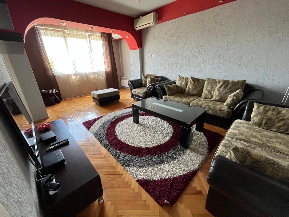 Mickitos Mm Apartment Skopje Buitenkant foto